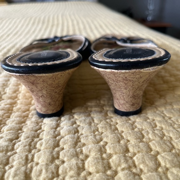 🌴 Hush Puppies Black 2” Heel Sandals - Picture 4 of 14